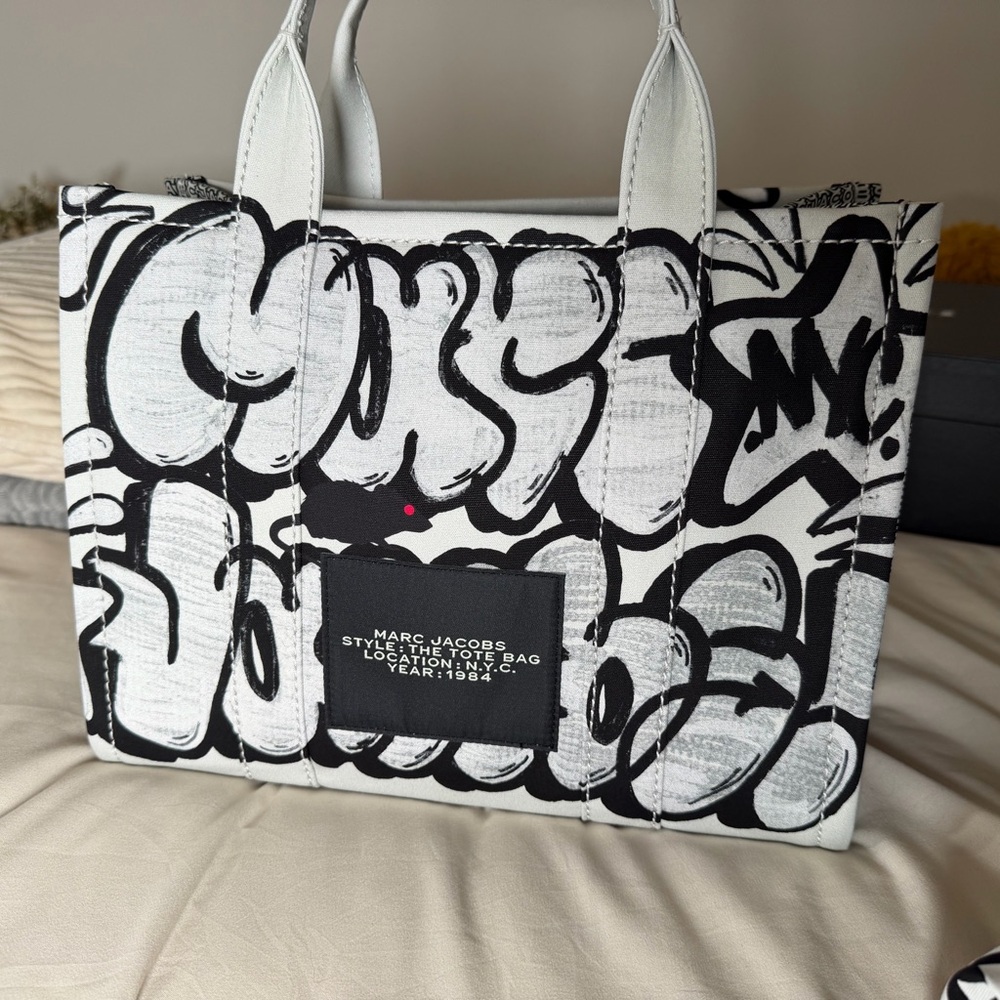 Marc Jacobs New York City Graffiti Medium Tote Canvas Skyline - Picture 2 of 12